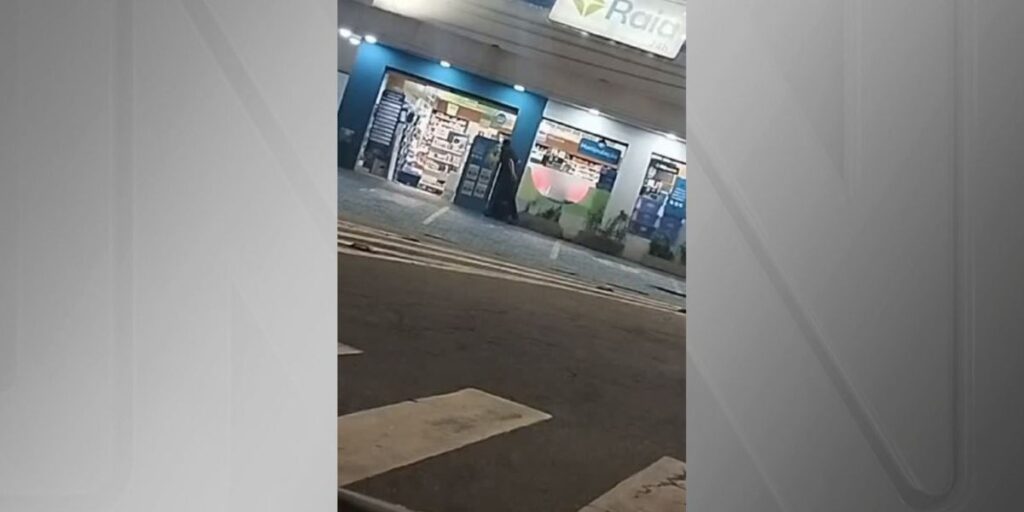 Caos: assalto em farmácia termina em troca de socos, tiros, fuga e prisão