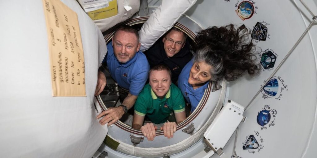 Nasa transmite retorno dos astronautas presos no espaço nesta segunda (17)