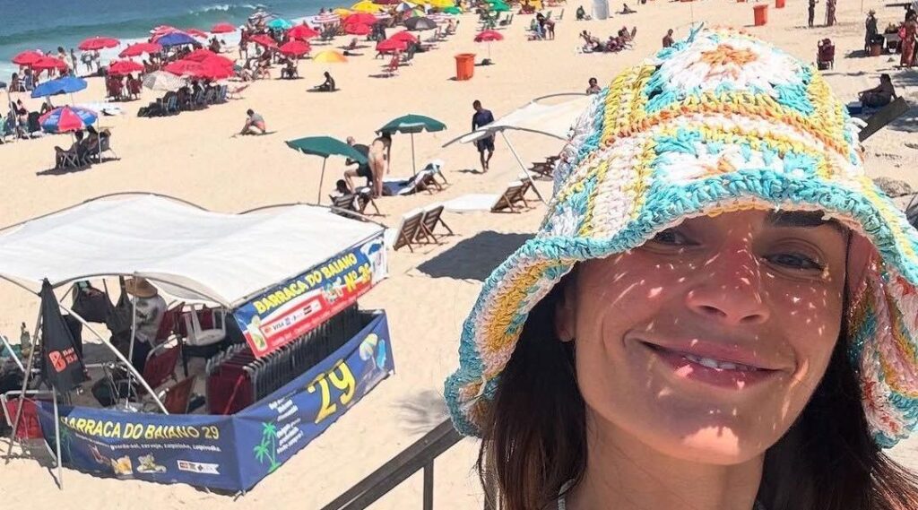 Atriz de "Velozes e Furiosos" posta foto em praia no Brasil: "Em casa"