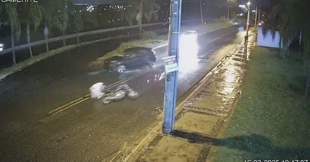 Empresário arrasta moto e homem morre após acidente; suspeito se entrega