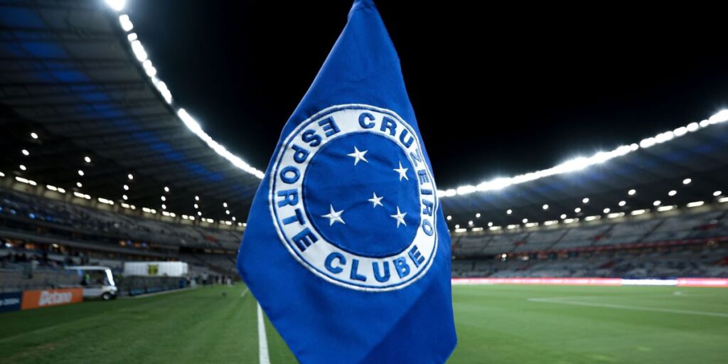 Escalação do Cruzeiro: Jardim muda defesa e deixa Matheus Pereira no banco