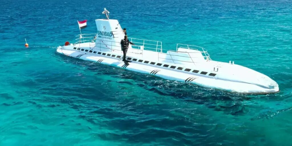 Seis turistas russos morrem após submarino naufragar na costa do Egito