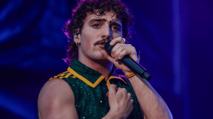 Lollapalooza 2025: fãs na web comparam Benson Boone a Freddie Mercury