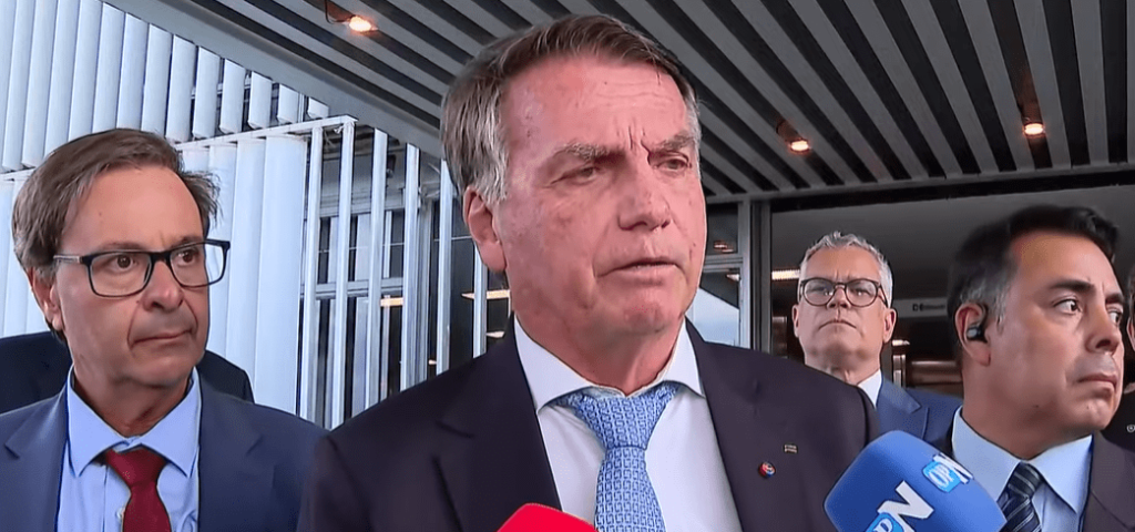 Bolsonaro chama condenação de Zambelli no STF de "injustiça"