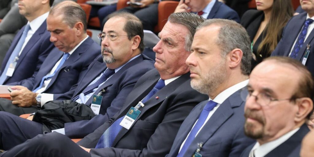 Deputados da oposição vão ao STF em apoio a Bolsonaro