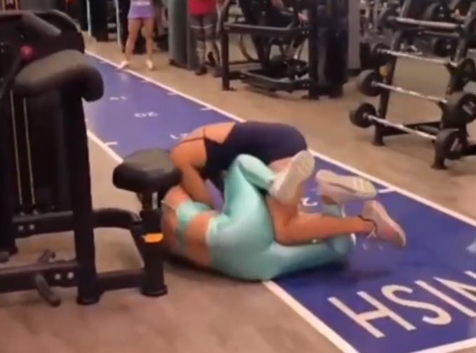 Casais trocam socos em briga dentro de academia no Pará