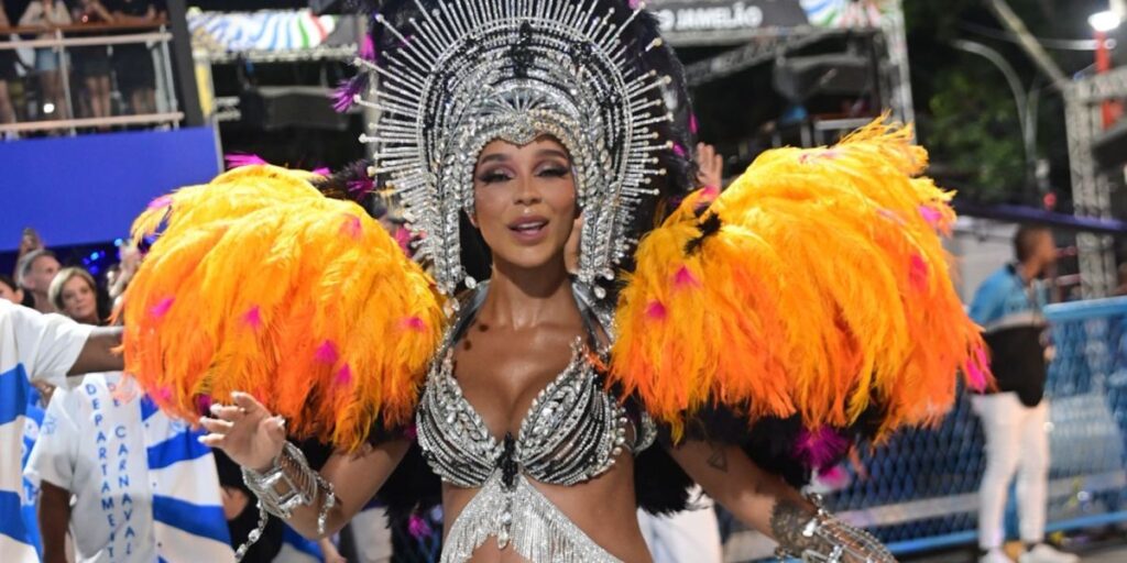 Brunna Gonçalves desfila grávida pela Beija-Flor: "Sonho realizado"