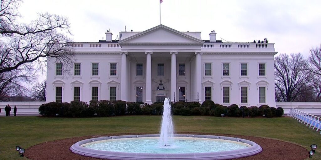 Juiz amplia bloqueio contra medida de Trump para deportação de imigrantes