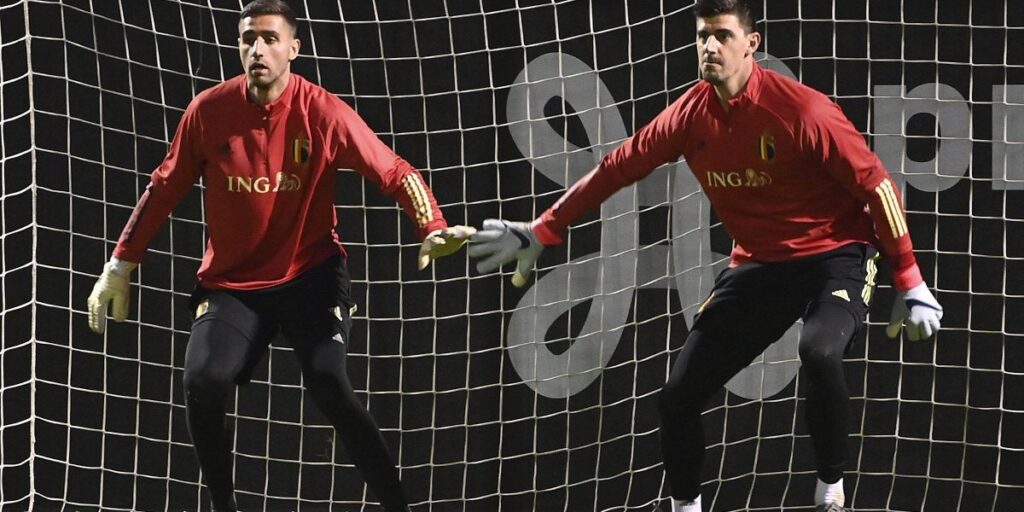 Goleiro renuncia Bélgica após volta de Courtois: "Tapete vermelho para ele"