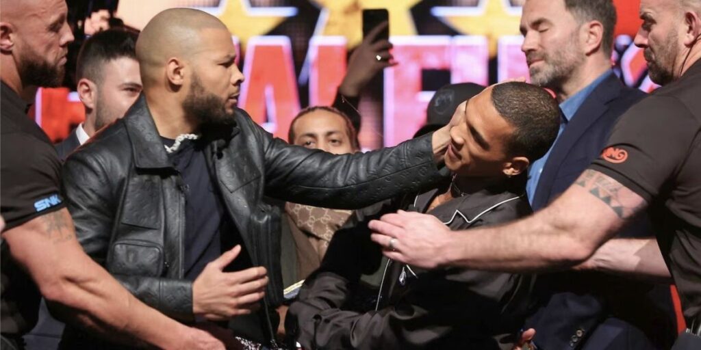 Lutador é multado em R$ 755 mil após dar ovada em rival durante encarada