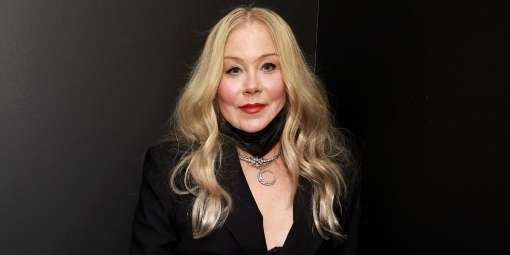 Christina Applegate foi internada mais de 30 vezes por esclerose múltipla