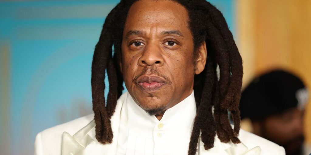 Após acusação de estupro, Jay-Z entra com ação por difamação