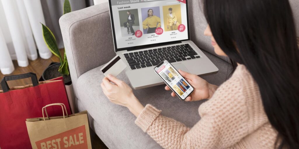 8 em cada 10 pessoas consideram avaliações antes de comprar, diz pesquisa