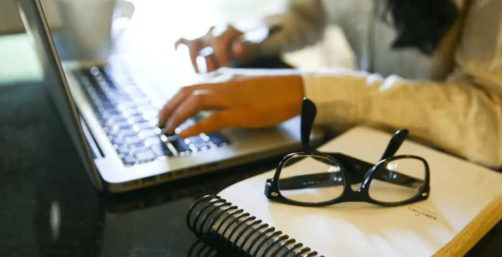 Informática, ChatGPT e mais: Veduca oferece cursos on-line gratuitos