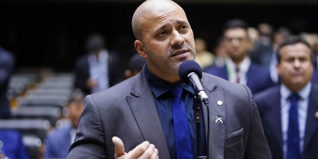 Moraes nega saída temporária de Daniel Silveira na Páscoa