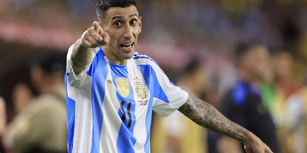Di Maria dá risada de Raphinha antes de Argentina x Brasil