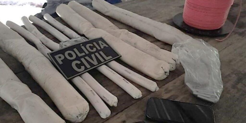 Polícia encontra 9 bananas de dinamite em operação contra garimpo ilegal