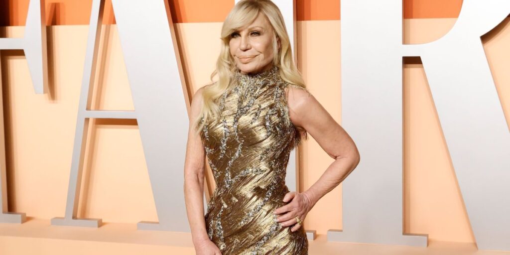 Saída de Donatella marca o "fim de uma era" na Versace, diz especialista