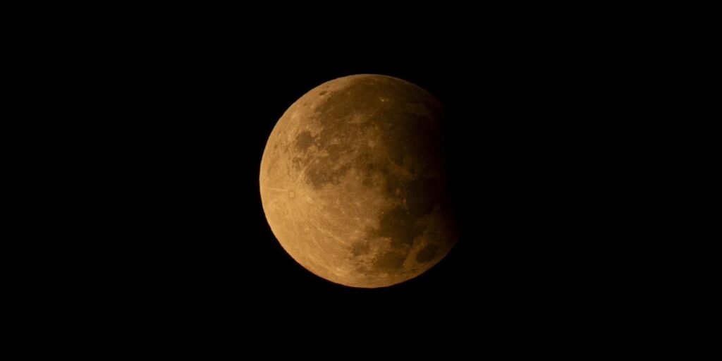 Quais os melhores locais no Brasil para ver o eclipse lunar desta semana?