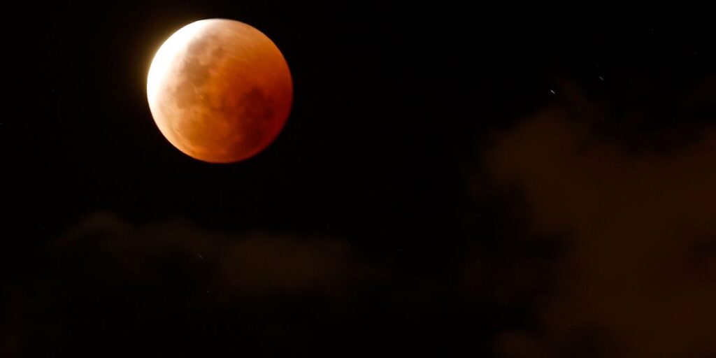 Quais são as fases de um eclipse total da Lua? Saiba o que observar