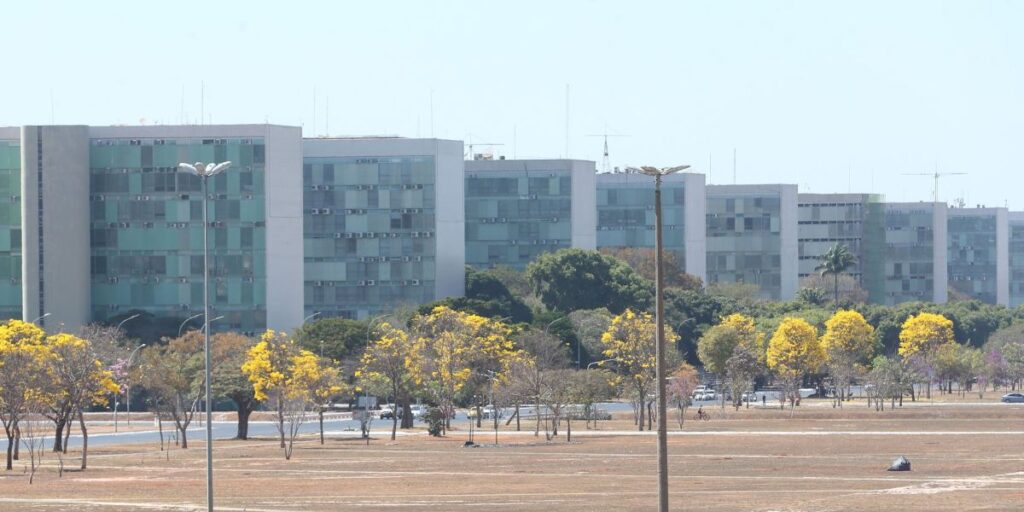 Governo limita gastos a 1/18 até sanção do Orçamento