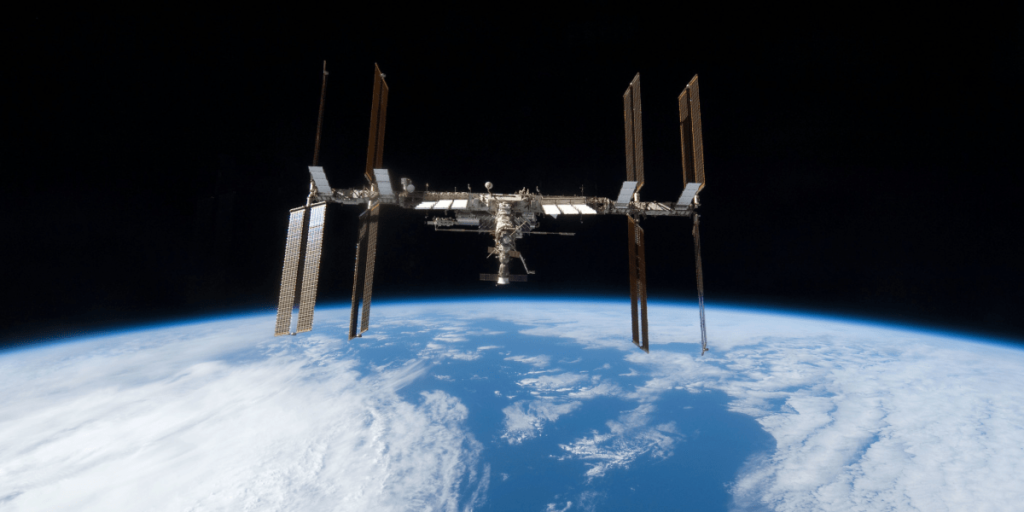 Só 9 meses? Conheça o astronauta que ficou mais de um ano preso no espaço