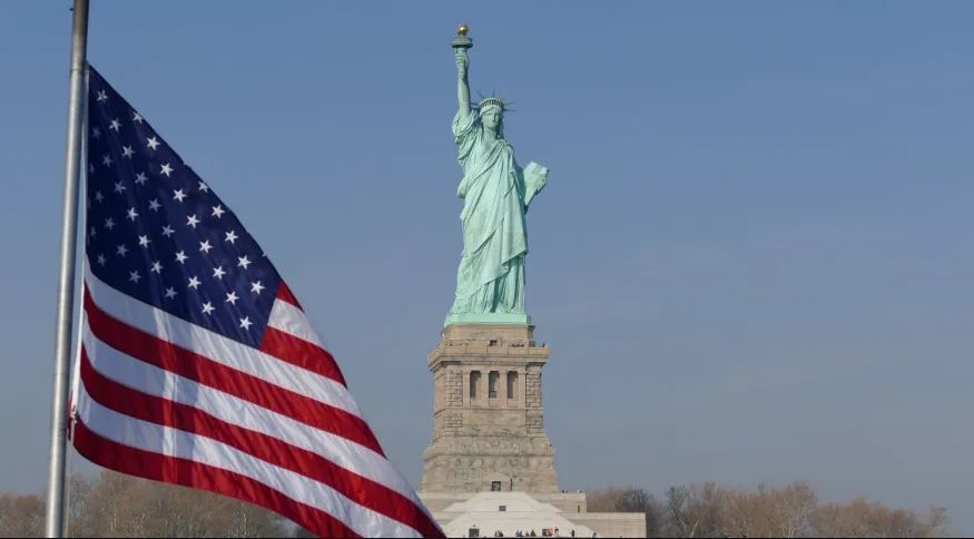 Político francês pede que EUA “devolvam” Estátua da Liberdade