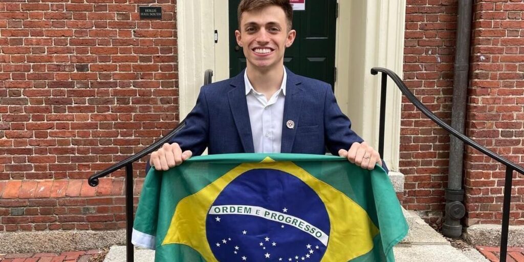 Brasileiro conquista bolsa para mestrado na China; conheça