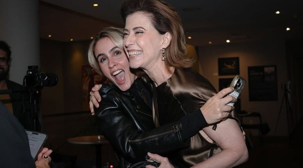 Valentina Herszage reencontra Fernanda Torres pré-Oscar: "É hoje"