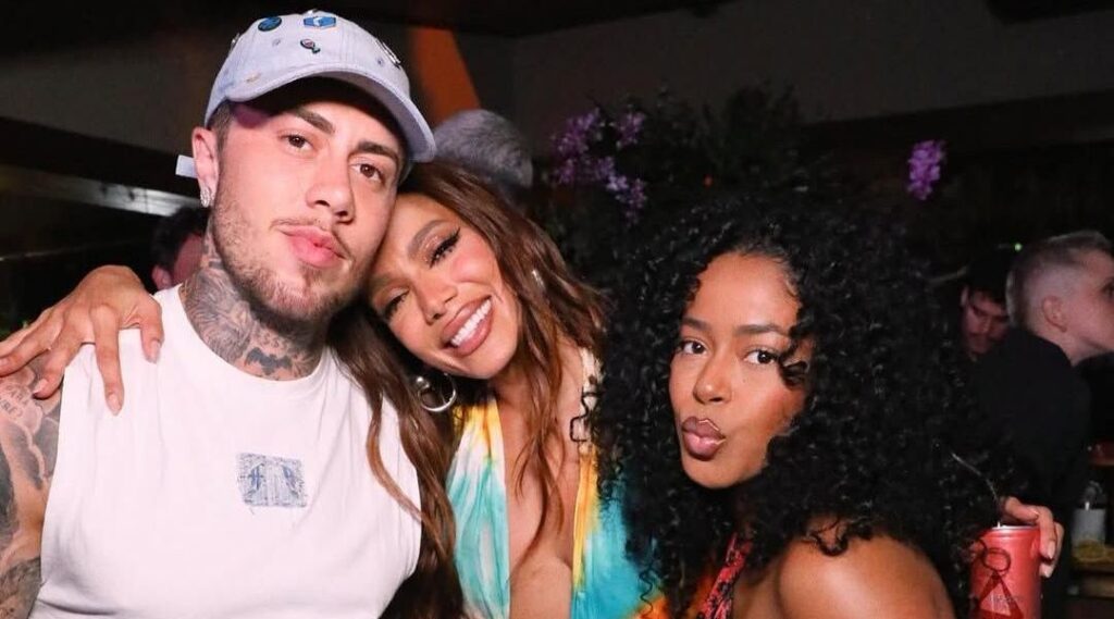 Anitta mostra fotos de 2ª festa de aniversário de 32 anos com famosos; veja
