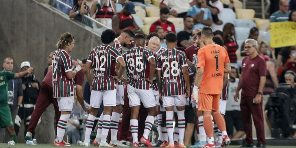 Fluminense tem titular expulso, e clássico com Flamengo termina em confusão