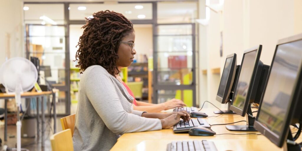 Prefeitura do RJ abre vagas para cursos gratuitos de IA e Indústria 4.0