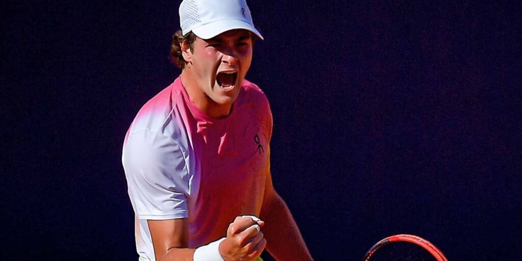 João Fonseca vence veterano e avança às quartas de final em Phoenix