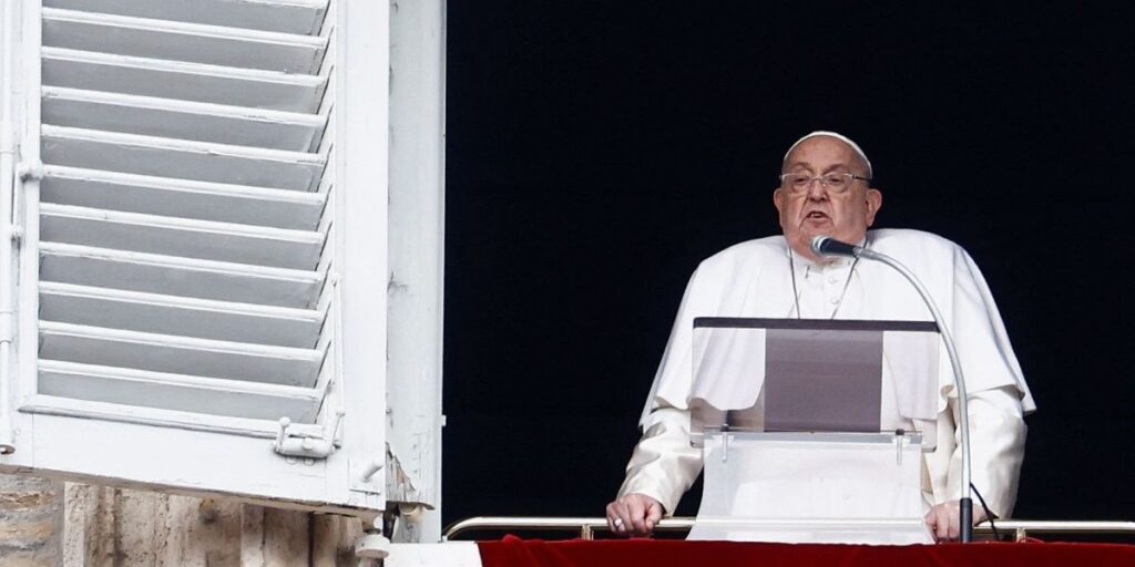 Papa tem “noite tranquila” no hospital e está descansando, diz Vaticano