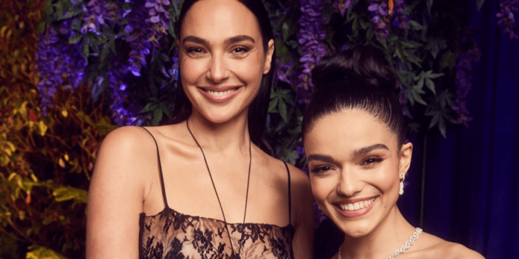 Rachel Zegler e Gal Gadot se reúnem em première mundial de “Branca de Neve”