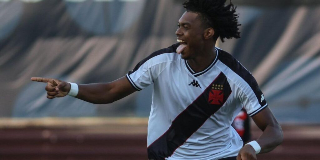 Após expulsão inusitada, Vasco goleia Flamengo no Brasileirão Sub-20: 5 a 0