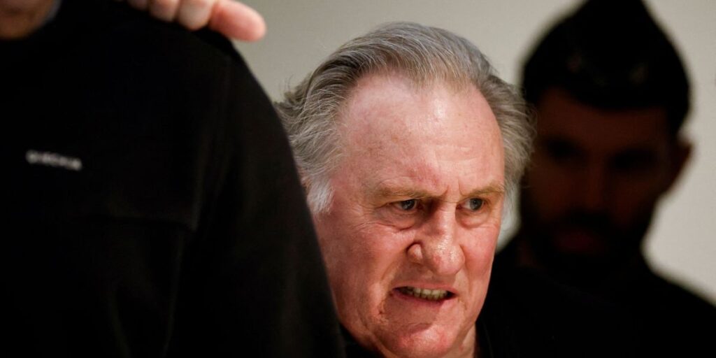 Depardieu admite ter agarrado uma mulher pelos quadris, mas nega agressão