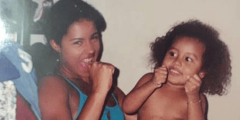 Ex-BBB Giovanna posta foto antiga com irmã Gracyanne: "Mandando força"