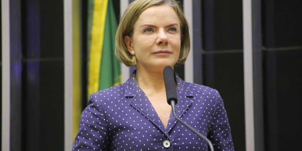 "Não pode ter anistia, as pessoas têm que responder", diz Gleisi