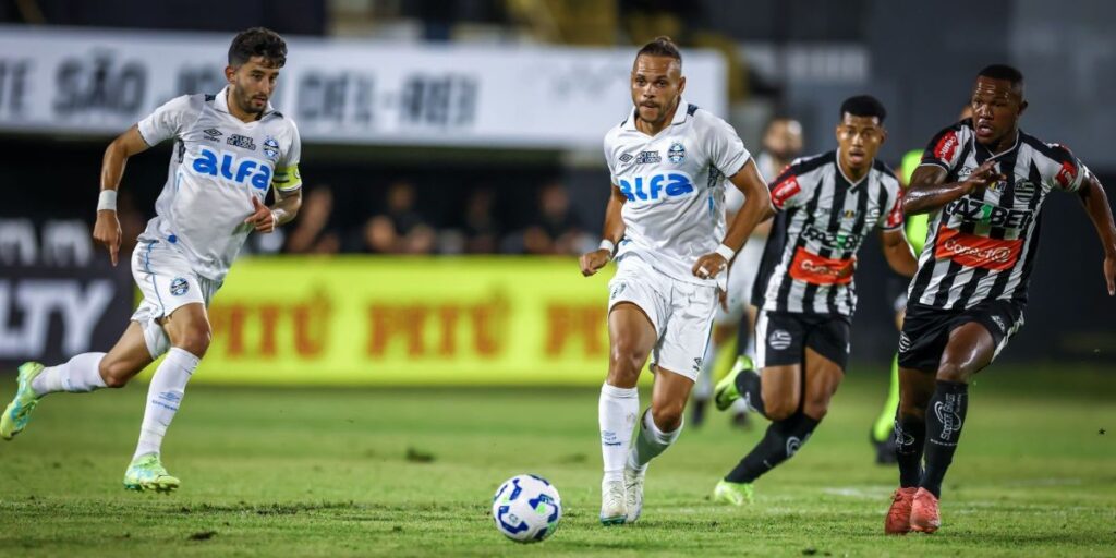 Grêmio passa pelo Athletic em jogo de gols bizarros na Copa do Brasil