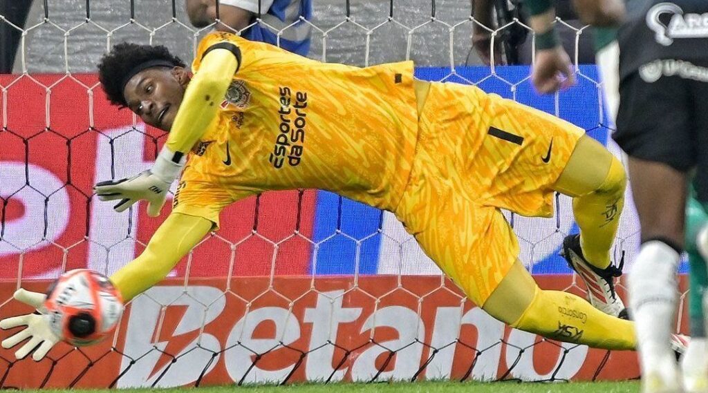 Veja reação de craque Neto em defesa de pênalti de Hugo Souza