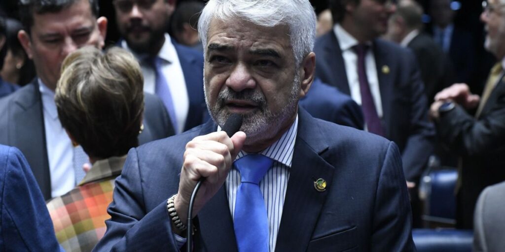 Humberto Costa assume mandato-tampão no PT
