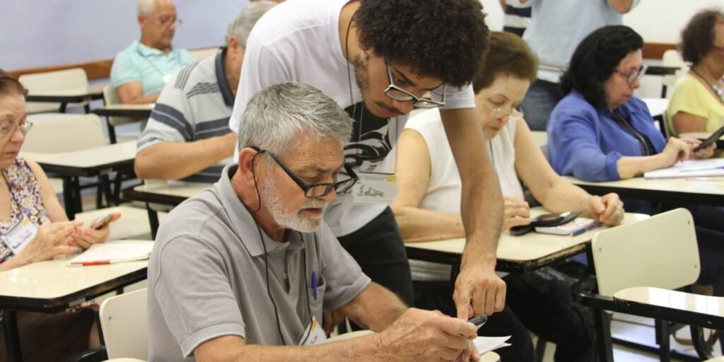 Idosos ampliam presença no ensino superior em 10 anos, aponta estudo