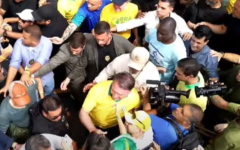 Bolsonaro chega para ato por anistia no Rio de Janeiro