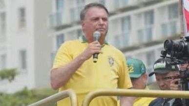 Eles querem que eu tenha uma condenação, diz Bolsonaro em ato