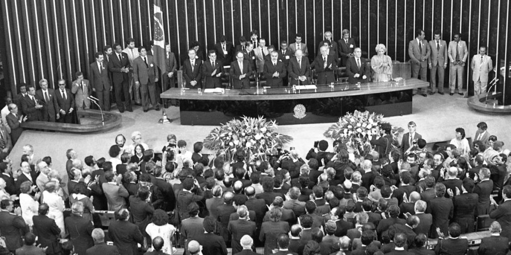 Veja ministros que tomaram posse com José Sarney na redemocratização