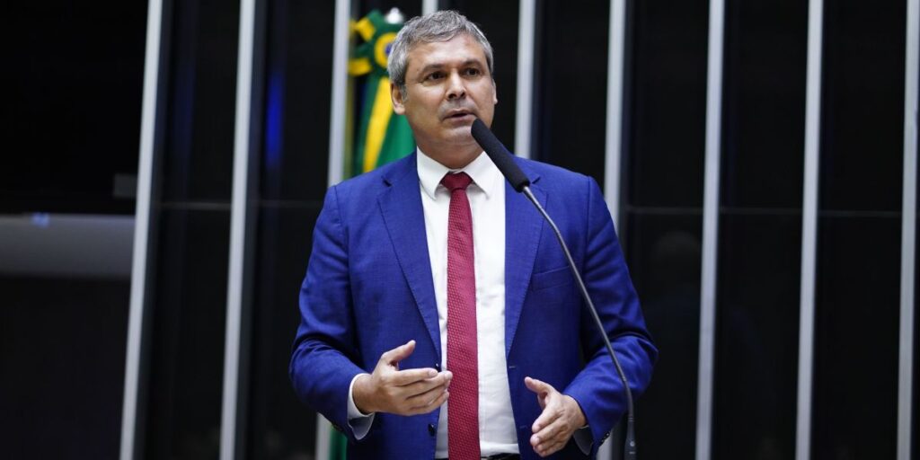 Lindbergh aciona STF contra Gayer por ataque a Gleisi