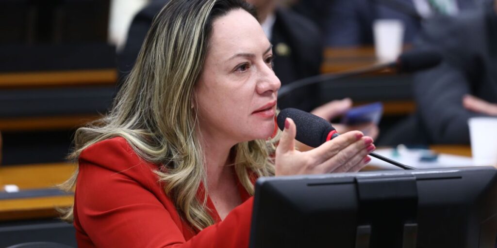 Deputada Adriana Accorsi é internada com herpes zóster em Goiânia