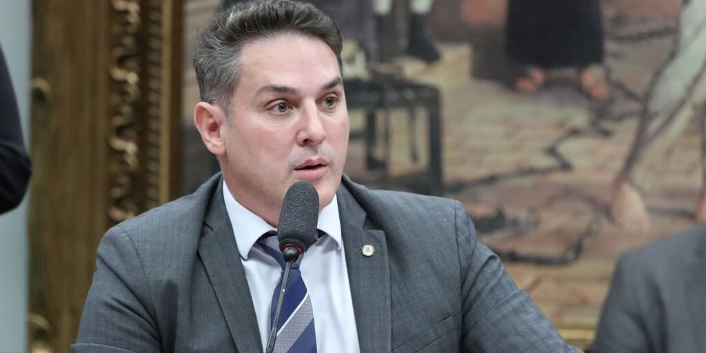 Falta de equilíbrio, diz Zucco, líder da oposição, sobre crítica de Gleisi