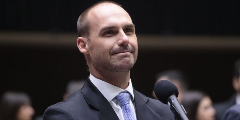 Eduardo Bolsonaro vence embate com PT por Comissão de Relações Exteriores